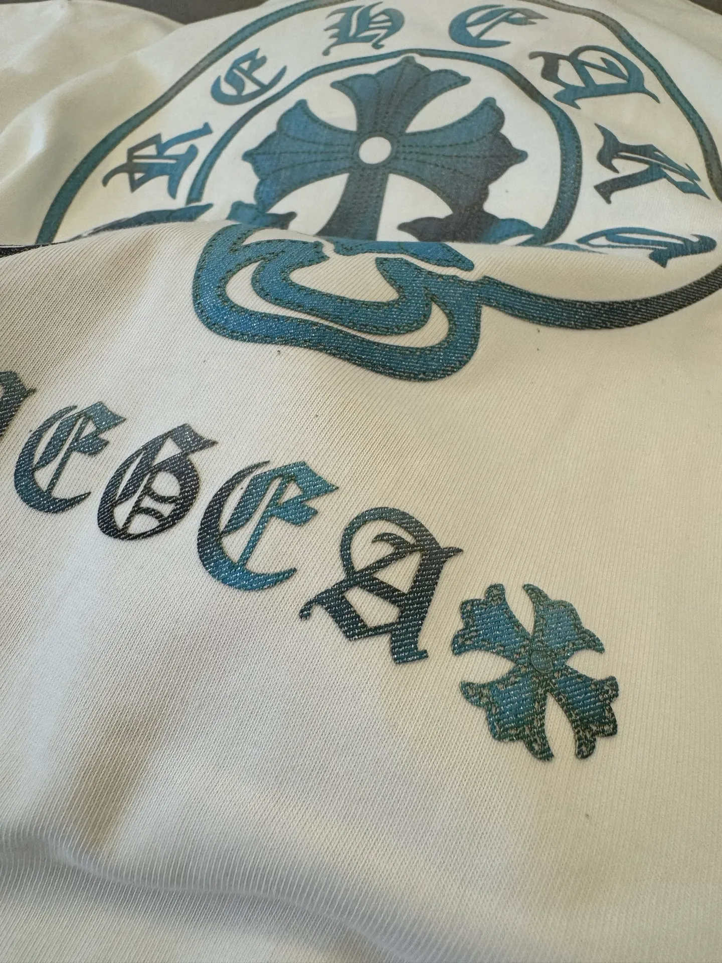 P180 Chrome Hearts unisex short-sleeved T-shirt, light luxury, customized cross logo stamp gradient process, 320g 100% double yarn pure cotton fabric, collar label, hangtag, main mark and three complete labels. Size: S M L XL